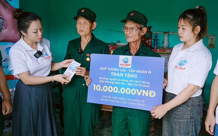 Hình ảnh nhân viên hỗ trợ khách hàng của One88 đang tư vấn qua chat trực tuyến, thể hiện dịch vụ chuyên nghiệp 24/7.